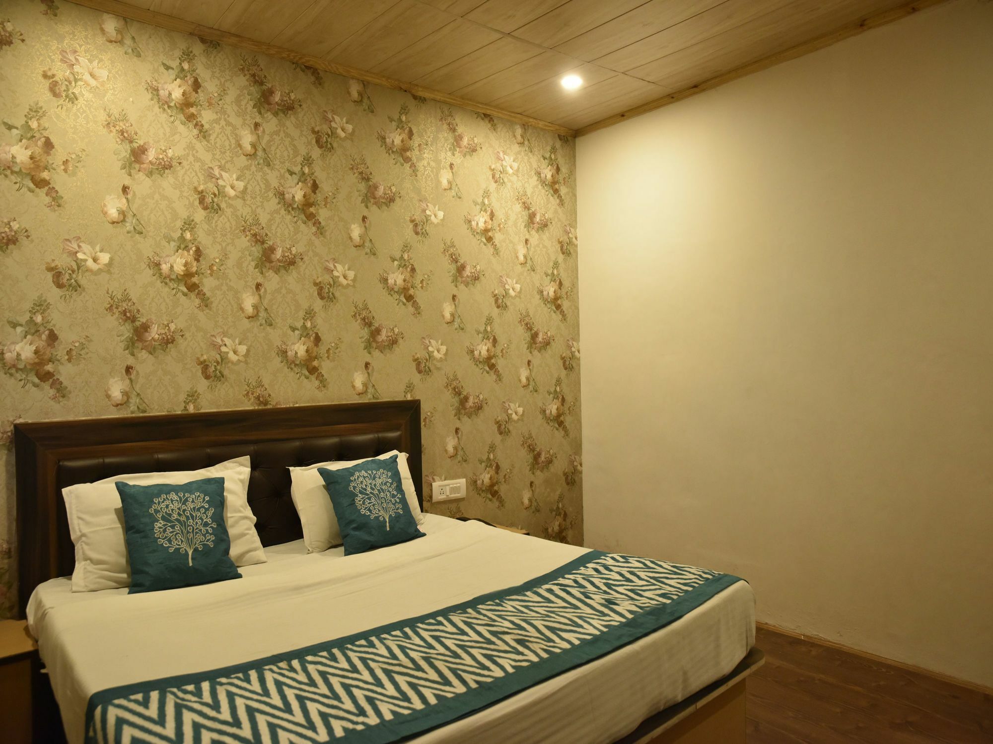 Oyo 8917 Hotel Crystal Palace Shimla Eksteriør billede